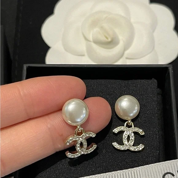 Chanel earrings - Picture 6 of 8